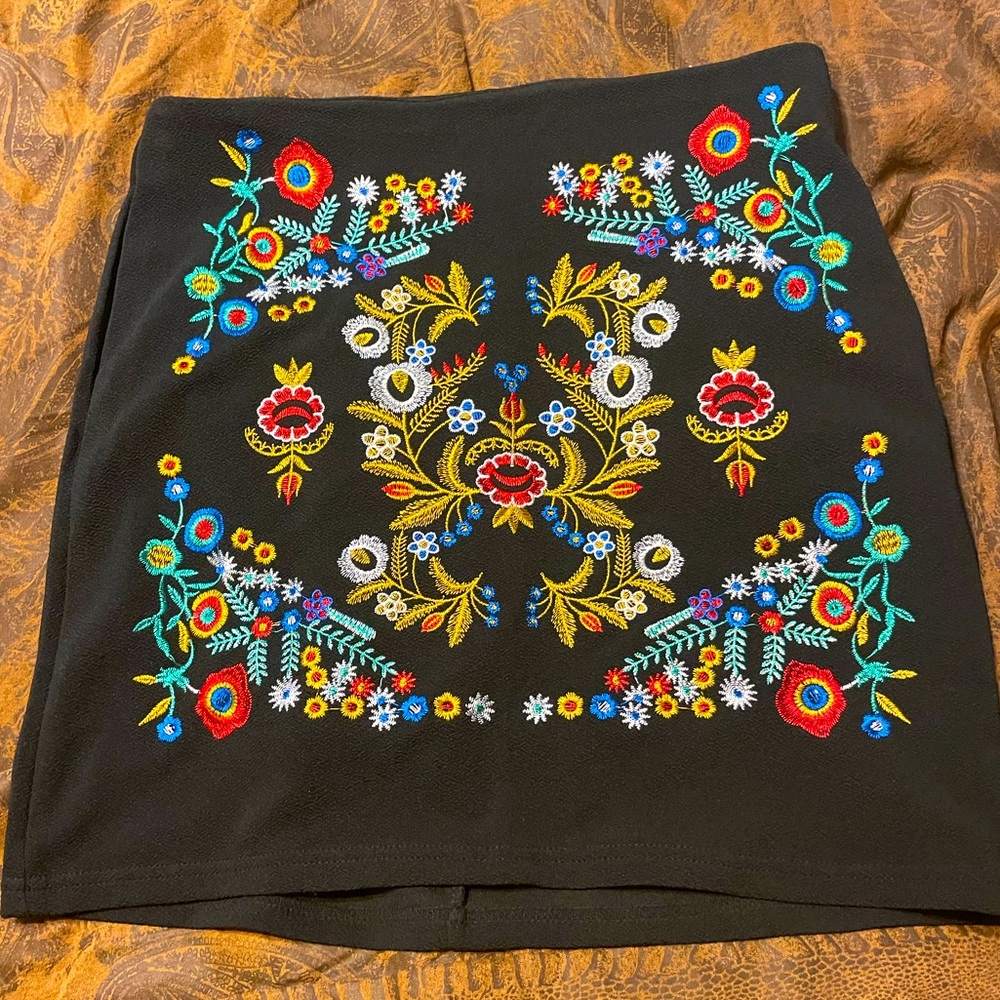 Black skirt with stitching